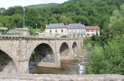 Ferrieres-Saint-Mary Apartment | la violette