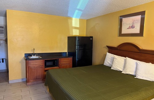 Clovis Hotel | La Vista Inn