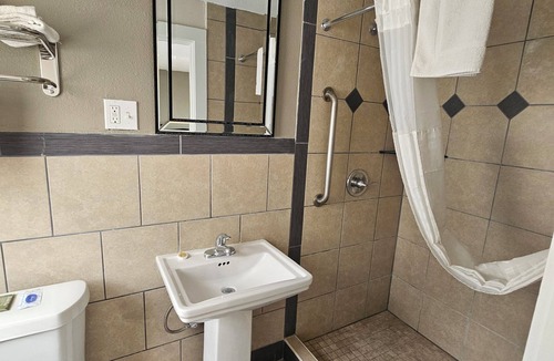 Burnet Cabin | La Vista Motel