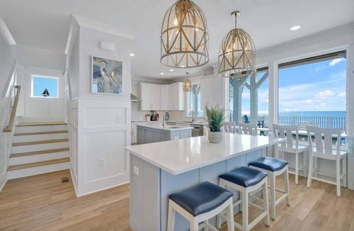 Oak Island House | La Vita Bella: Spacious 9-BR oceanfront home in Oak Island, perfect for large groups!