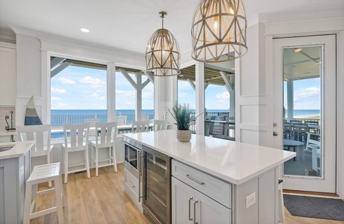 Oak Island House | La Vita Bella: Spacious 9-BR oceanfront home in Oak Island, perfect for large groups!