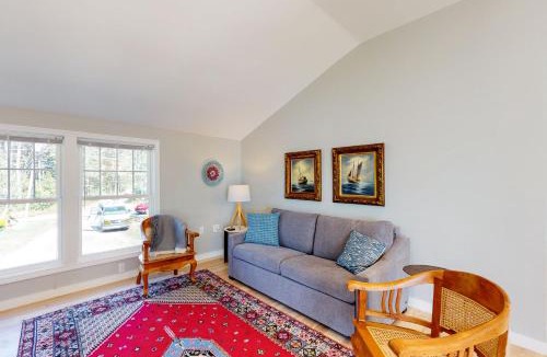 Waldoboro Apartment | La Vita Semplice