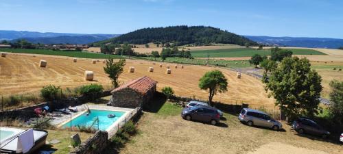 Saint-Privat-du-Dragon House | La Voûte du Dragon spa piscine 26 personnes