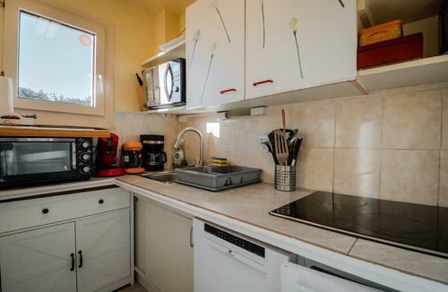 Bernieres-sur-Mer Apartment | La Voile de Nacre – Ground Floor Apt, 50m from Beach, Bernières-sur-Mer