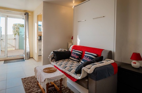 Bernieres-sur-Mer Apartment | La Voile de Nacre – Ground Floor Apt, 50m from Beach, Bernières-sur-Mer