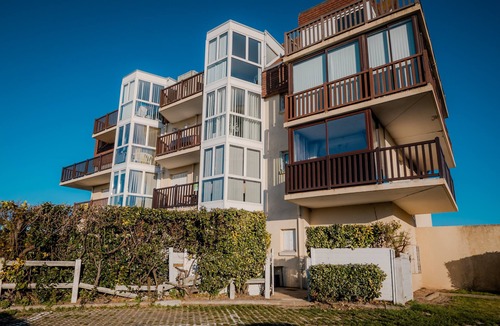 Bernieres-sur-Mer Apartment | La Voile de Nacre – Ground Floor Apt, 50m from Beach, Bernières-sur-Mer