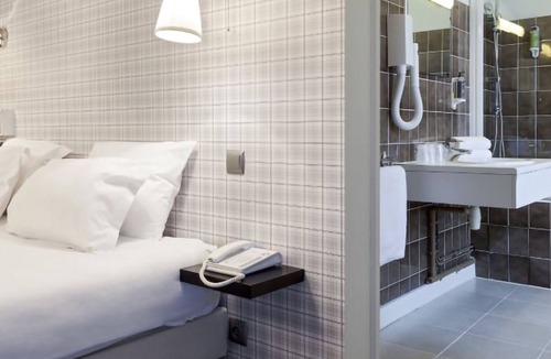 Rosporden Hotel | La Voile Rouge