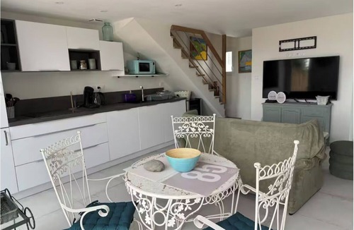 Barbatre House | La voile verte - A stopover with your feet in the water