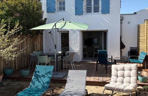 Barbatre House | La voile verte - A stopover with your feet in the water