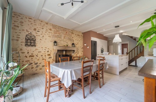 Vivonne House | La Vonne: swimming pool and river access
