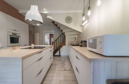 Vivonne House | La Vonne: swimming pool and river access