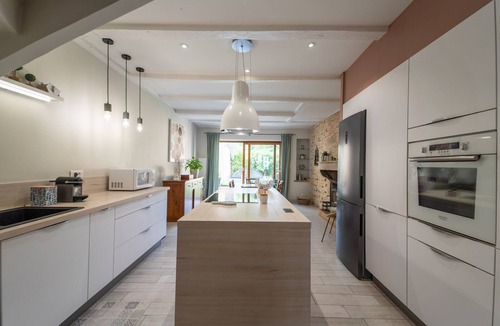 Vivonne House | La Vonne: swimming pool and river access