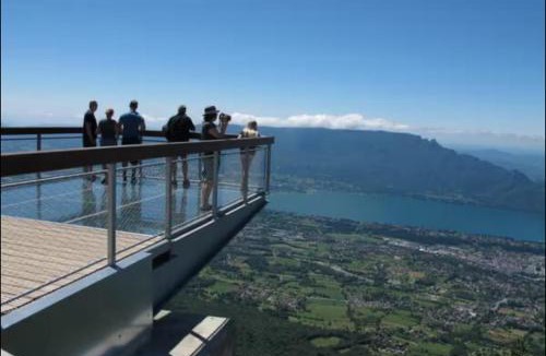 Barberaz Apartment | La Voute Chambérienne GRAND T2 61m2 - Vue Montagnes - TV 4K Géante - WIFI-Fibre - Machine à Laver - Lave Vaiselle - Parking - Confort - Spacieux