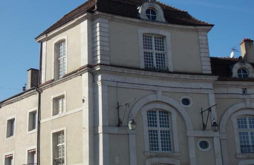 Commercy House | La Vue De Château