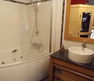 Commercy House | La Vue De Château