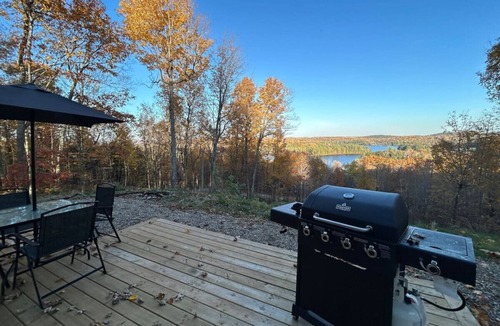 Val-des-Monts Apartment | La Vue - Mountain Top Cottage