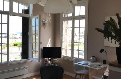 Deauville City Centre Apartment | " La Vue " - Studio en Bord de Mer