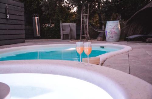 Caveirac House | La yourte de Nîmes, sauna, spa , jacuzzi piscine et aire de jeux privatif