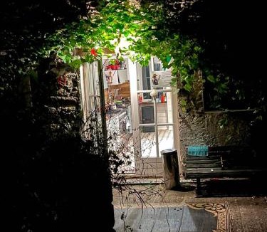 Monts et Vallees Ouest Creuse Bed & Breakfast | labalade chambre pelerin