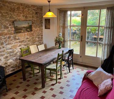 Monts et Vallees Ouest Creuse Bed & Breakfast | labalade chambre pelerin