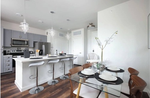 Southtown Condo | Labor by Stylish Stays