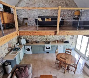 Meyronne House | Laborie