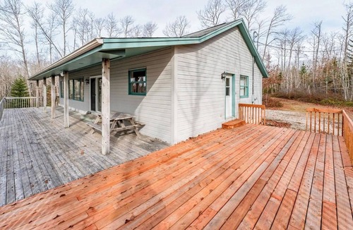 Yarmouth County House | Lac a pic Lake retreat