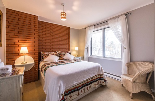 Lac-Brome Ski Chalet | Lac Brome 5 Bedrooms Classic Vacation Home with Hot tub (CITQ # 133781)