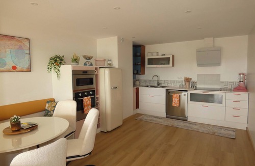 Bilieu Apartment | LAC CASA 60' – Retro charm by the lake