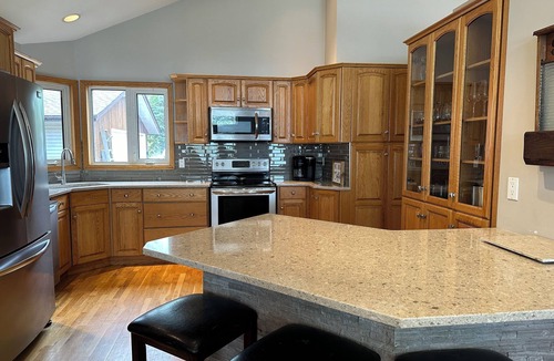 Lac du Bonnet Cottage | Lac du Lakehouse - Spacious 3bdrm, 2bath Waterfront home on Wpg River in LDB