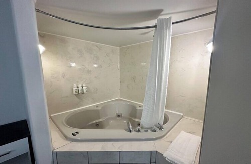 Lac du Bonnet Hotel | Lac House Inn