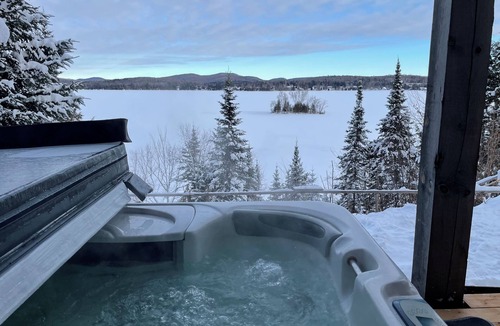 Lac-des-Plages Ski Chalet | LaCabanaDan - Waterfront, Spa, View, Pool table, 6 patios (31 NIGHTS & +)