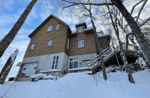 Lac-des-Plages Ski Chalet | LaCabanaDan - Waterfront, Spa, View, Pool table, 6 patios (31 NIGHTS & +)