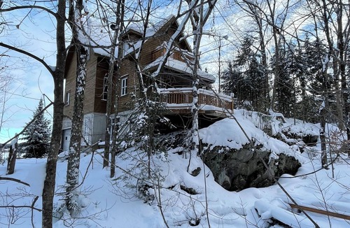 Lac-des-Plages Ski Chalet | LaCabanaDan - Waterfront, Spa, View, Pool table, 6 patios (31 NIGHTS & +)