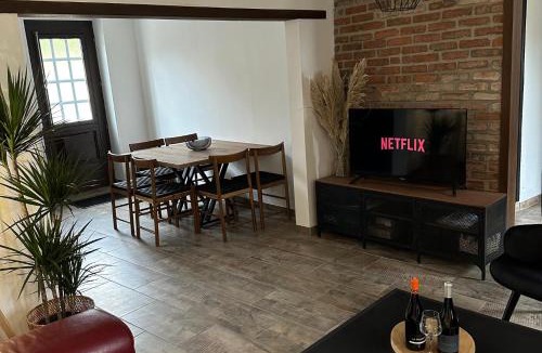 Meusnes House | LaCartePostale