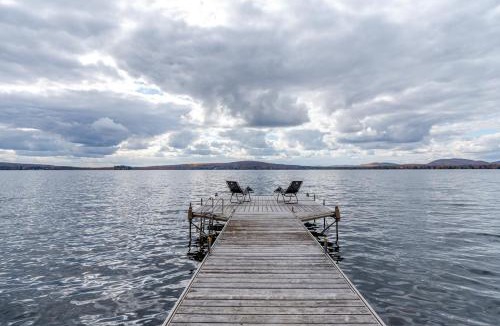 Lac-Brome Villa | lacbrome Chalet lake+Terrasse+BBQ+Hot-tub