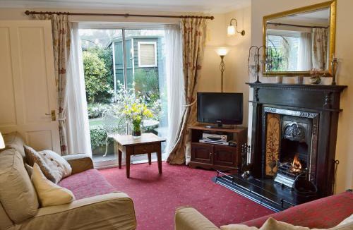 Ashbourne House | Lace Cottage