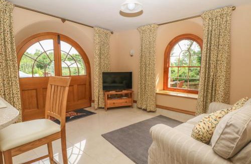 Longnor Apartment | Lacewood