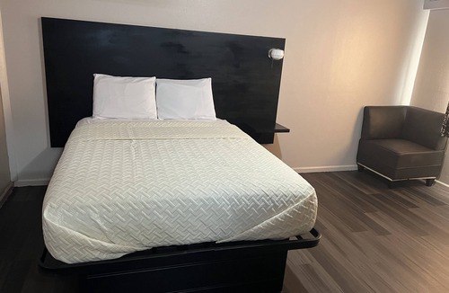 Knob Noster Hotel | Laci's Country Inn