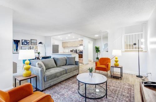 Milton Park Apartment | LaCité Cozy Apartment Close to Central Montreal