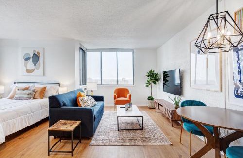 Milton Park Apartment | LaCité Cozy Apartment Close to Central Montreal