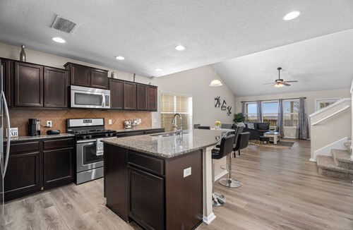 Medina Valley House | Lackland 5Bed Family Home + Huge backyard and Game Rooms