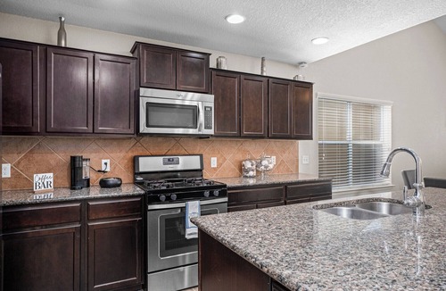 Medina Valley House | Lackland 5Bed Family Home + Huge backyard and Game Rooms