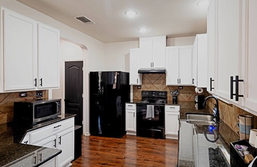 Southside House | Lackland AFB in 5 with Hot Tub & Pooln