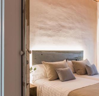 Old Town Apartment | LaComuna City Oasis