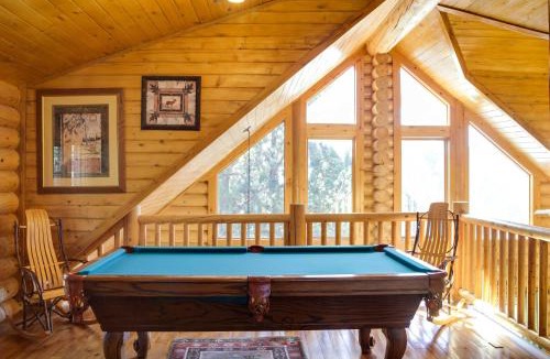 Alto House | 'Lacy's Log Cabin' Alto Home w/Mountain Views!