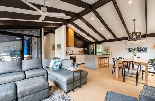 Flinders House | Lady Abigail in Flinders