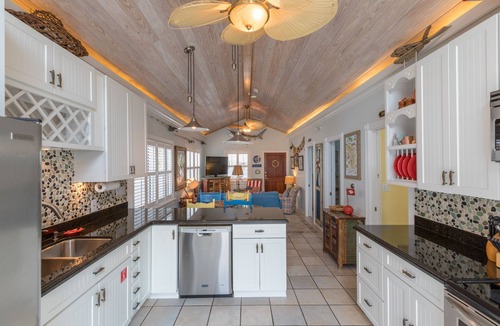 Uptown - Upper Duval House | LADY ADMIRAL ~Sweet cottage & guest house with private heated pool off Duval!