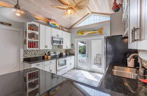 Uptown - Upper Duval House | LADY ADMIRAL ~Sweet cottage & guest house with private heated pool off Duval!
