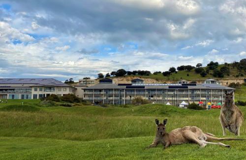 Normanville Resort | Lady Bay Hotel